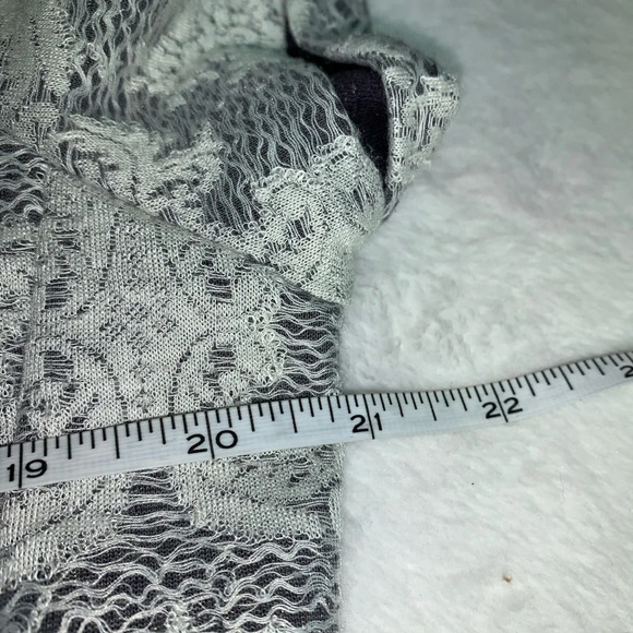 Ruff Hewn Gray and White Blouse size large - Picture 5 of 7